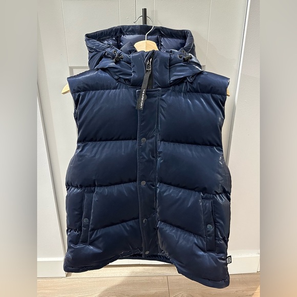 Aritzia Super Puff Vest Liquid Shine - Picture 3 of 6